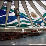 L'intérieur de la cathédrale de l'architecte Niemeyer