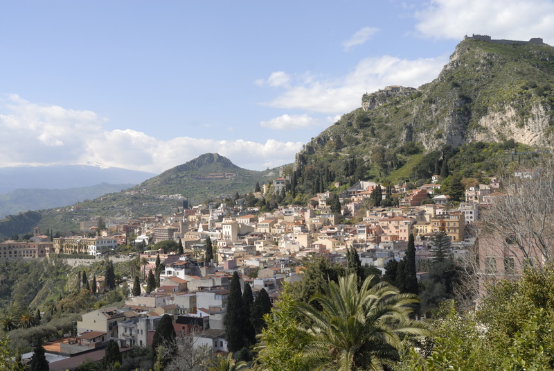 Taormine, au loin l'Etna