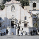 La sympathique Piazza IX Aprile avec vue sur la mer (dans le dos du photographe)