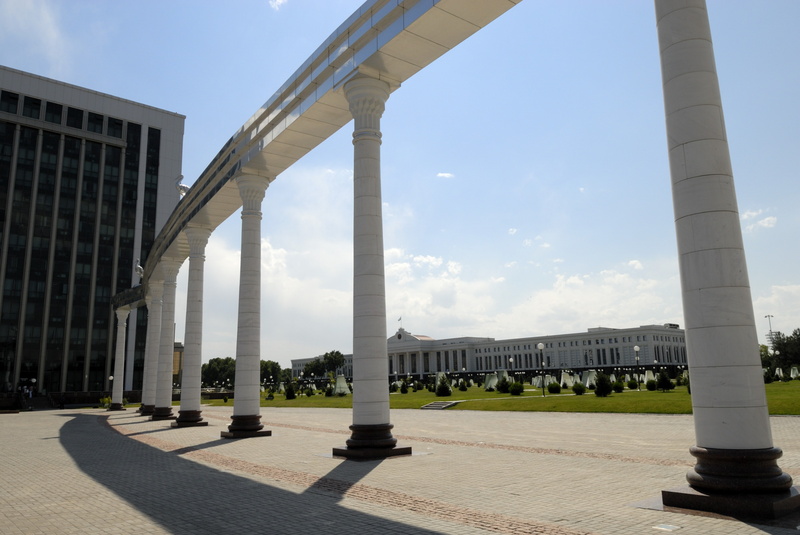 la Place de l'Indépendance de Tashkent