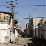 Ruelle de Khiva et fils électriques