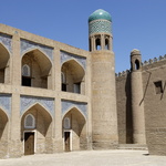 Un minaret d'angle de la médersa Koutloug Mourad Inak