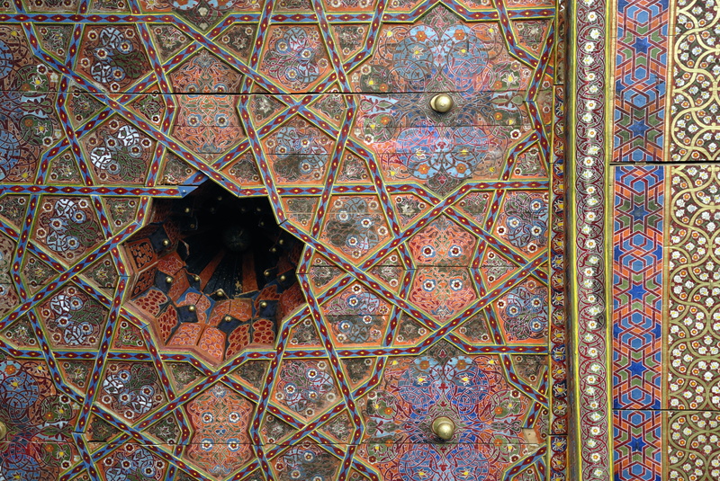Plafond dans le palais Tach Khaouli
