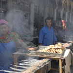 Les chachliks (brochettes) et le poisson grillé