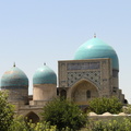 La mosquée Kok Goumbaz de la médersa Dorout Tilovat