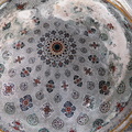 Le plafond du dôme du mausolée Ouloug Beg abimé par l'humidité