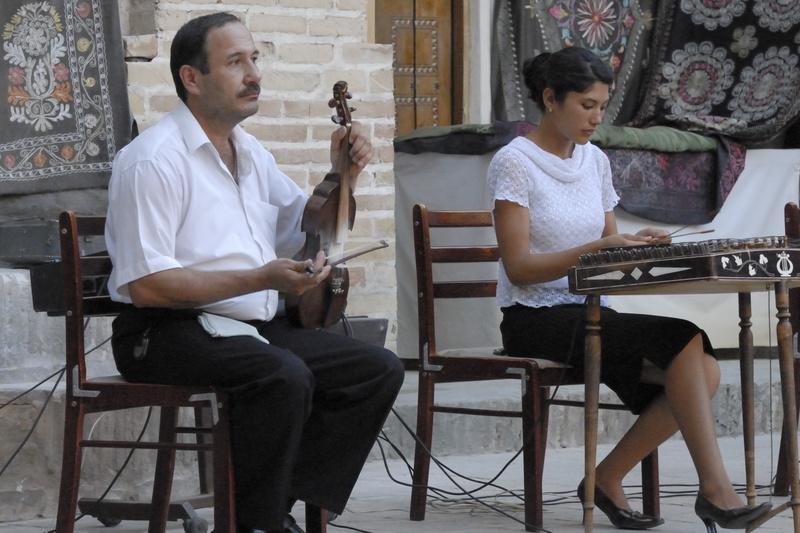 Joueurs de violon et de tchang