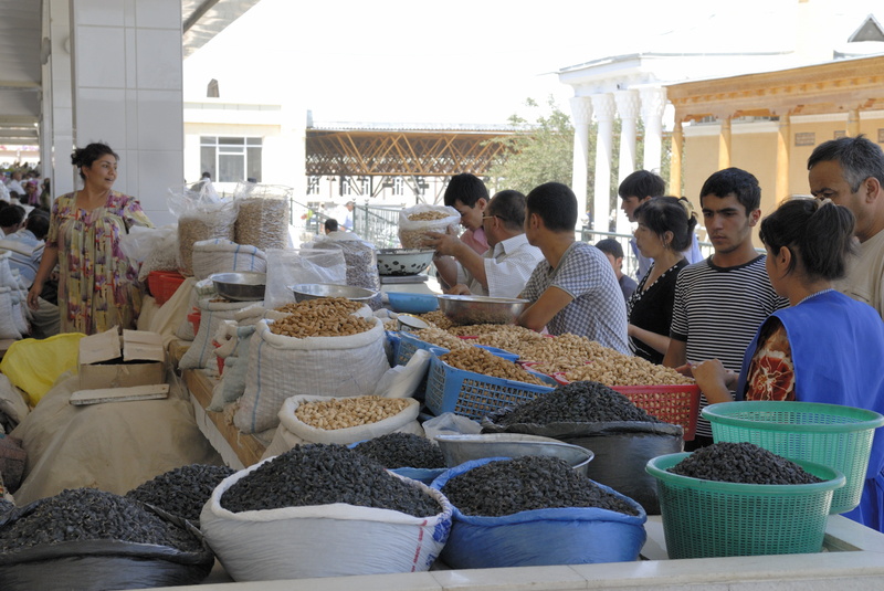 Le bazar central de Samarkand : raisins secs