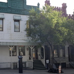 Notre hôtel en haut de la rue Saint Denis à Montréal