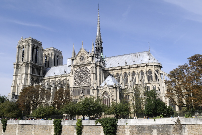 La flèche de Notre-Dame culmine à 96 mètres