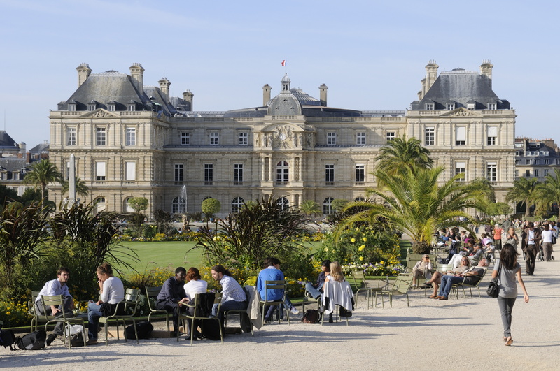 Bien belle journée  (le palais du Sénat est au fond)