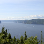 La profondeur du fjord peut atteindre 400 m