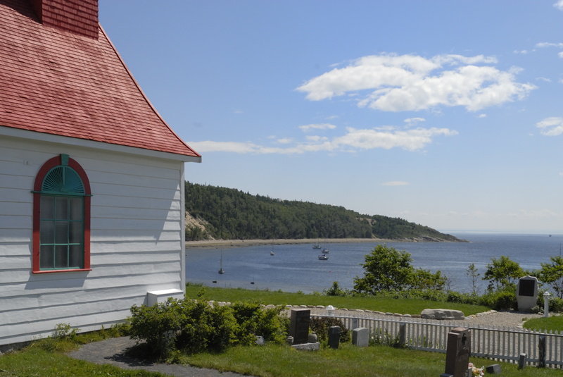 La plage et la vieille église