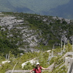 En s'approchant du sommet du Mont du Lac-des Cygnes, le paysage d'élargit