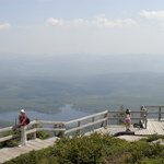 En contrebas, le Lac des Cygnes