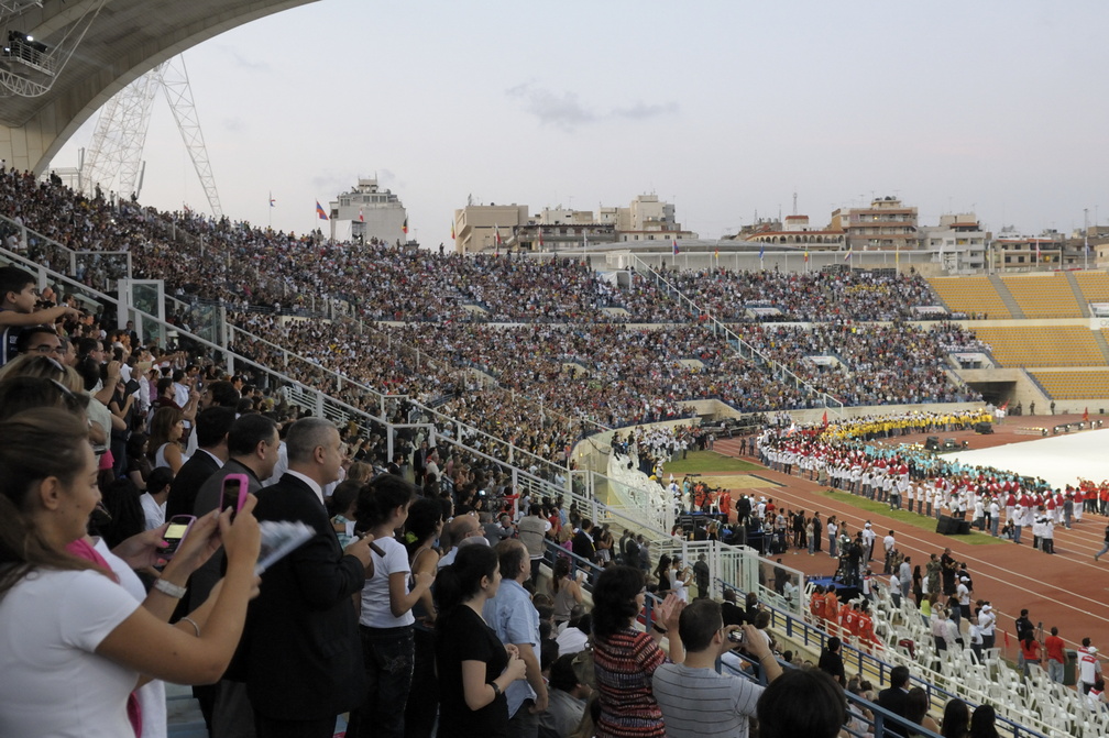 Les délégations commencent à remplir le stade