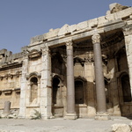 Les colonnes du portique de la grande Cour