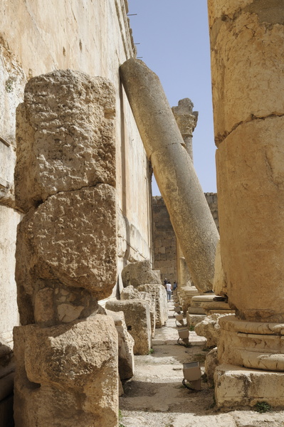 Sur la partie sud, de nombreuses colonnes se sont effondrées