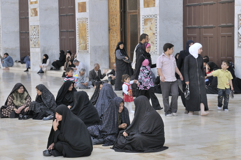 Conversations dans la cour de la Mosquée des Omeyyades