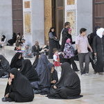 Conversations dans la cour de la Mosquée des Omeyyades