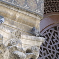 Mosaïques, chapiteau, moucharabié et pigeons