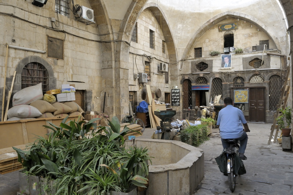 Cour et cycliste