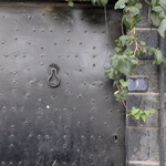 Porte cloutée
