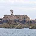 Le phare du Paon sur ses rochers de granit rose