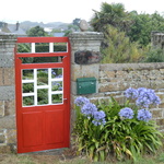 Boîte verte et porte rouge