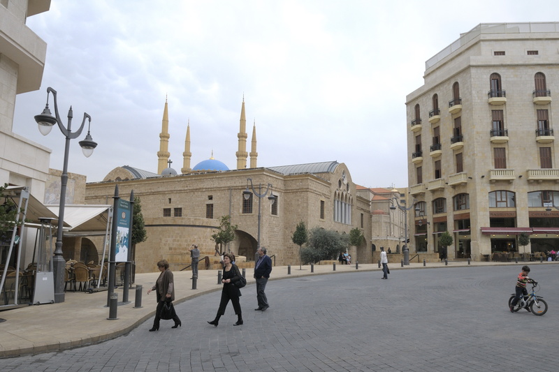 Place de l'Etoile, au fond la mosquée Al-Amin