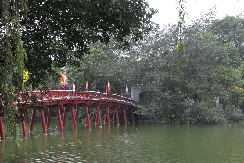 Le pont du Temple de la Montagne de Jade (Ngoc Son)