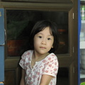 Petite fille dans un bar à Hanoï