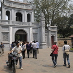 Entrée du temple de la Littérature avec ses cours en enfilade