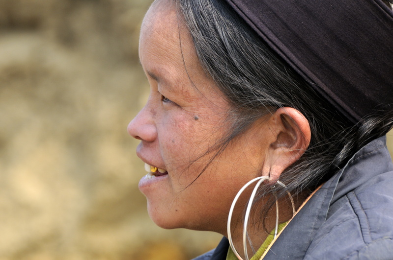 Dent en or et bijou en argent (hmong noir)