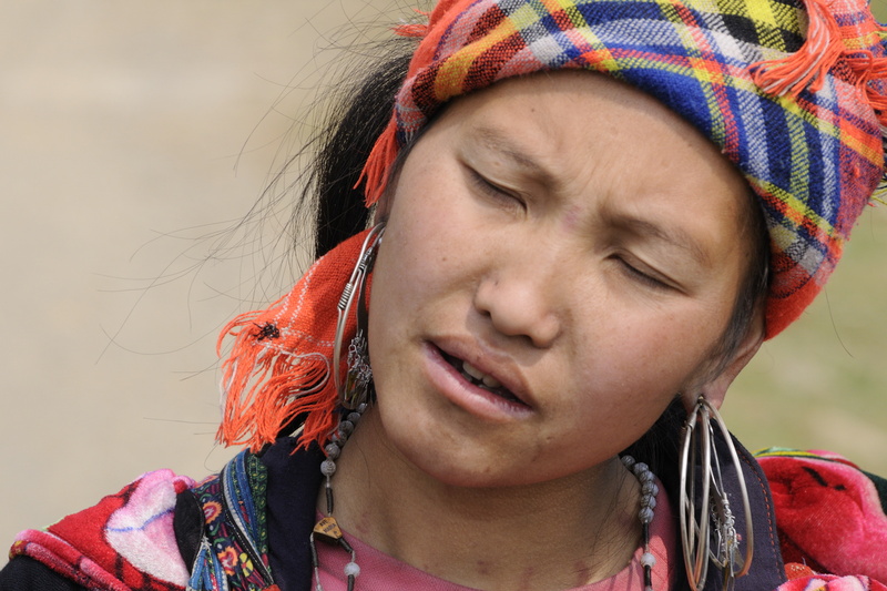 Des soucis pour cette femme hmong ?