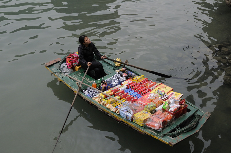 Marchande sur son bateau