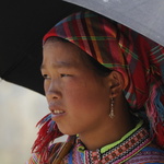 Jeune fille au parapluie