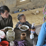 Une bonne soupe pour le papa et son fiston