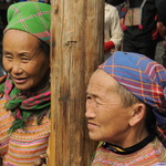 Femmes hmongs bariolées de Bac Ha