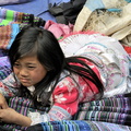 Gamine hmong dans les tissus à vendre