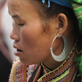 Femme hmong bariolé