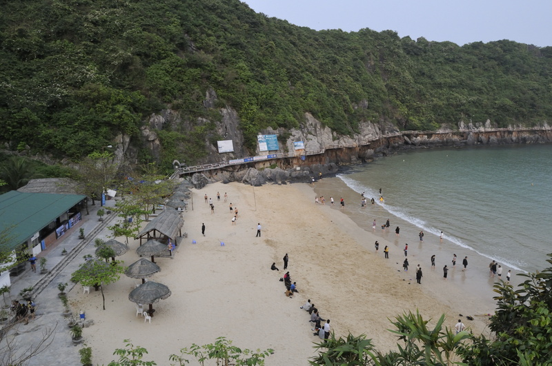 La plage de Cat Bo 2 est plus fréquentée car publique