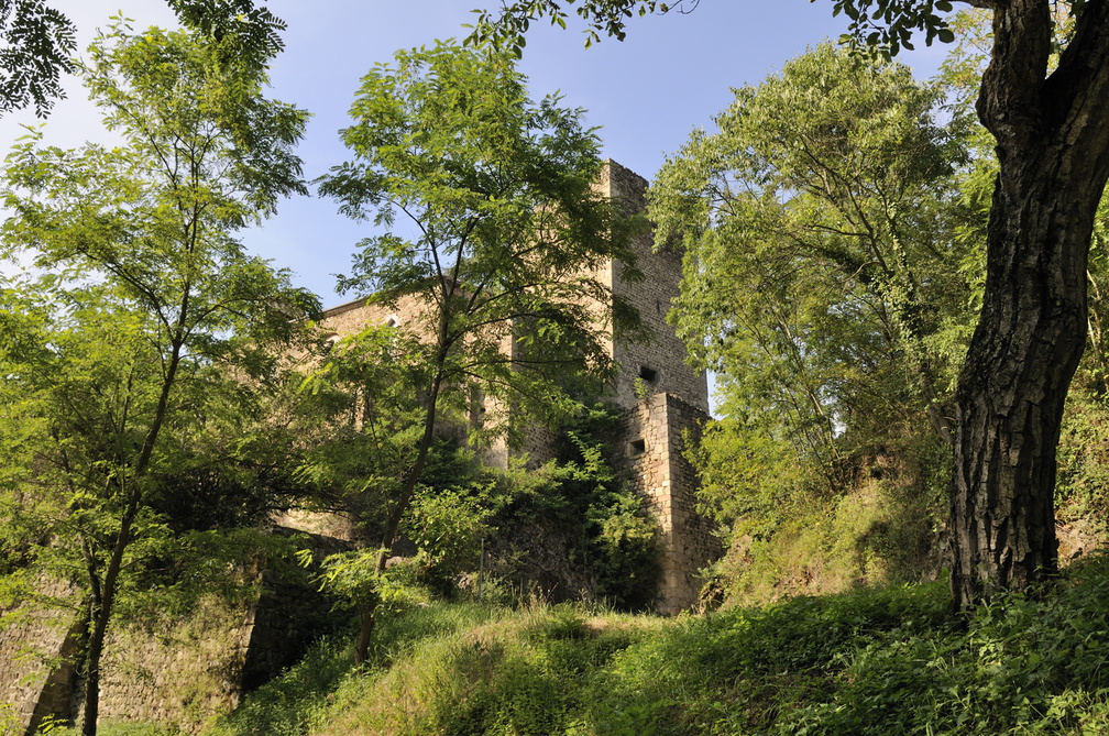 La tour carrée est la partie la plus ancienne (14ème siècle)