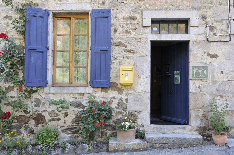 L'entrée de notre chambre d'hôte (sur la route mais personne ne passe...).