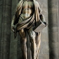 Saint Barthémy, écorché, a jeté sa peau sur ses épaules...