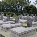 L'alignement des tombes de quelques uns des 15 000 vietnamines morts dans les combats