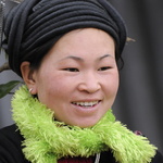 Jeune fille au foulard vert