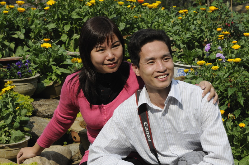 Jeune couple se faisant photographier au mont Ham Rong