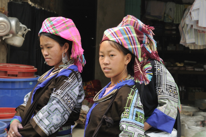 Trois femmes hmong noir