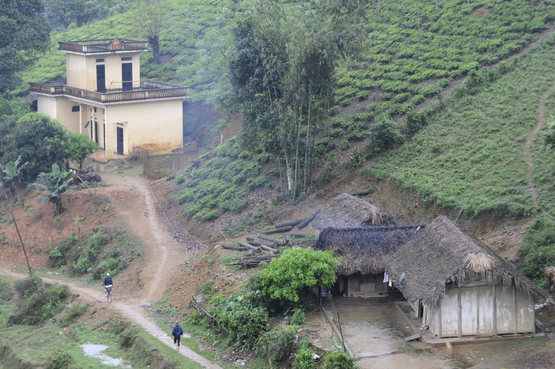 Maisons sous la pluie